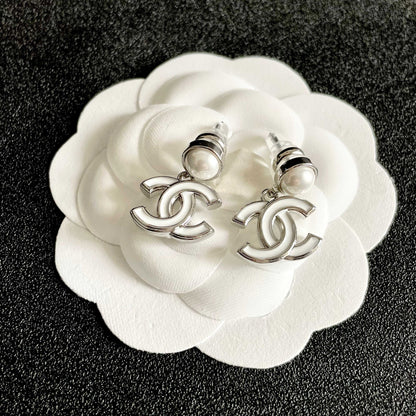 CHANEL 26S DOUBLE C LOGO WHITE ENAMEL & PEARL DROP EARRINGS IN SILVER METAL 629896