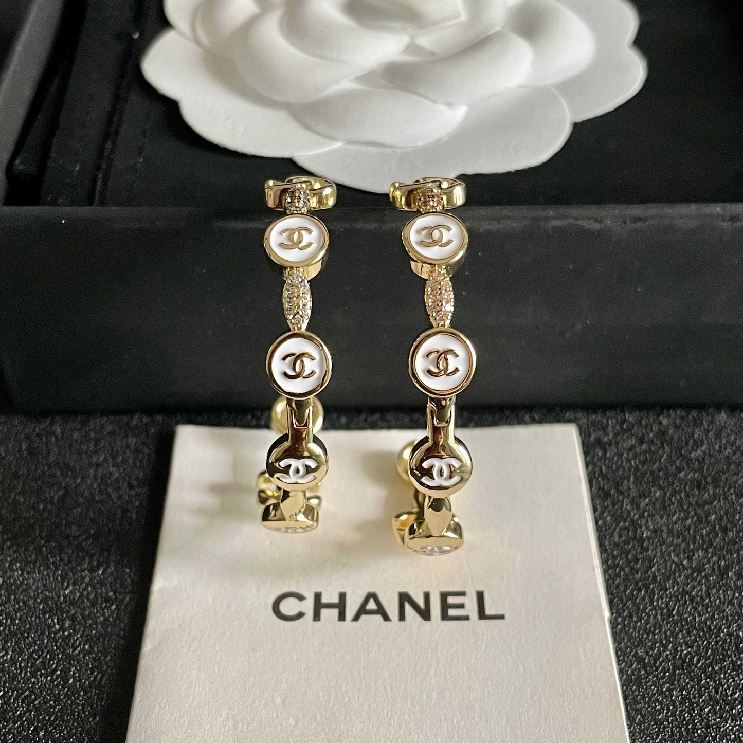 CHANEL 26S DOUBLE C LOGO WHITE ENAMEL & CRYSTAL LINK HOOP EARRINGS IN GOLD METAL 629898