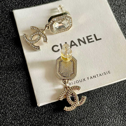CHANEL 26S DOUBLE C LOGO CRYSTAL DROP EARRINGS WITH GEOMETRIC STONE IN GOLD METAL 629899