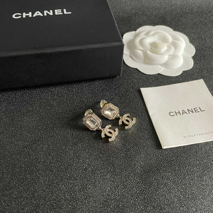 CHANEL 26S DOUBLE C LOGO CRYSTAL DROP EARRINGS WITH GEOMETRIC STONE IN GOLD METAL 629899