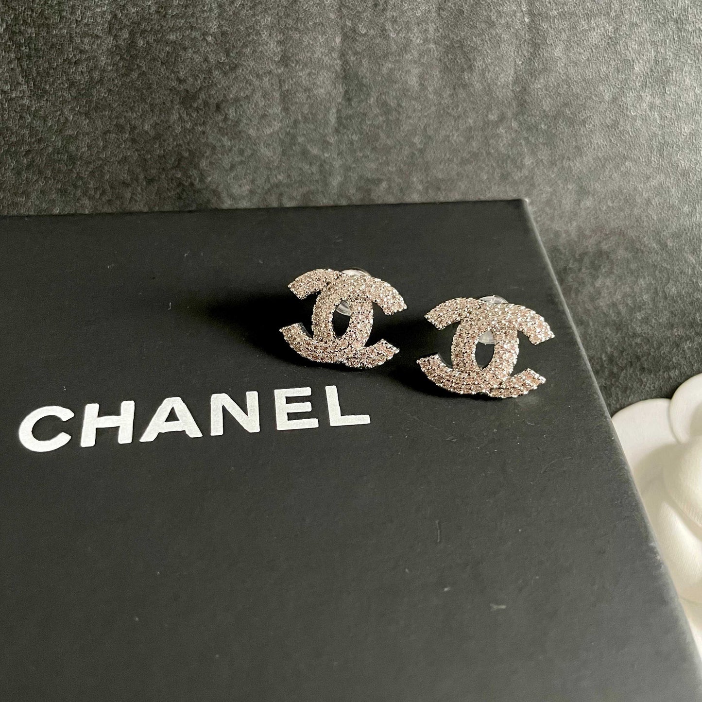 CHANEL 26S DOUBLE C LOGO CRYSTAL PAVE STUD EARRINGS IN SILVER METAL 629904