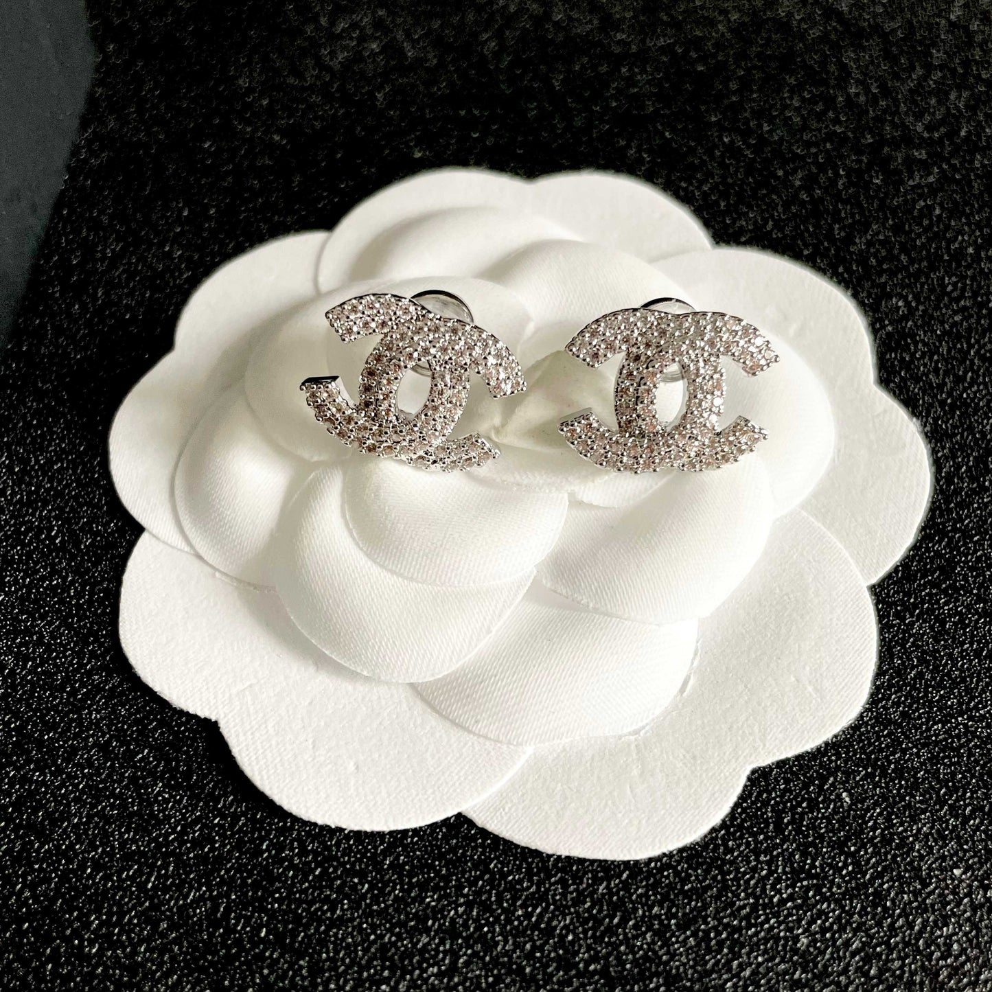CHANEL 26S DOUBLE C LOGO CRYSTAL PAVE STUD EARRINGS IN SILVER METAL 629904