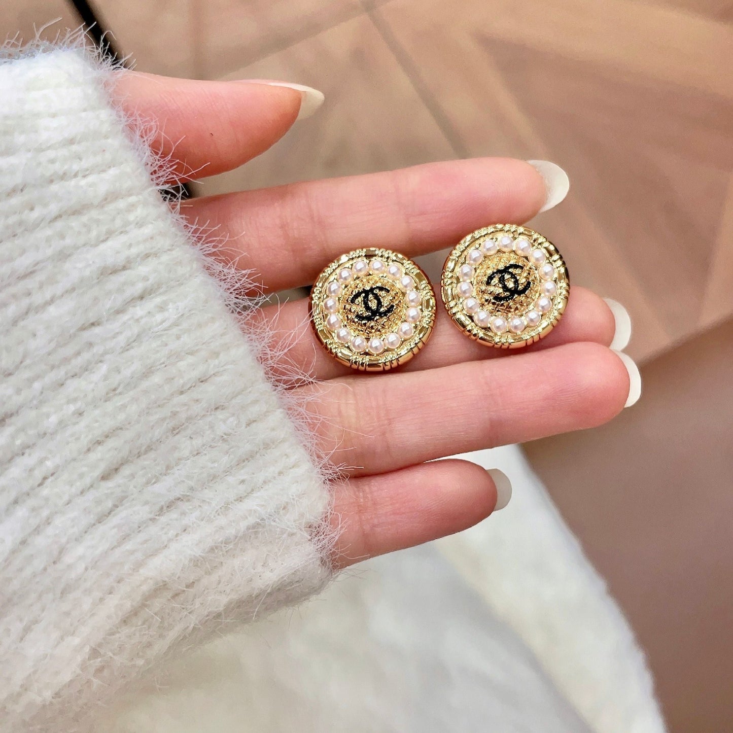 CHANEL 26S DOUBLE C LOGO PEARL ROUND STUD EARRINGS IN GOLD METAL 629906