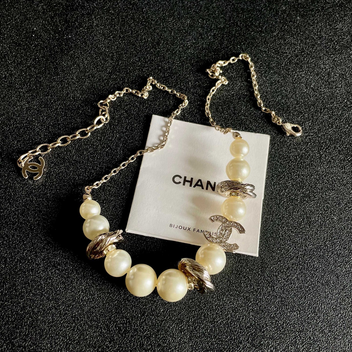 CHANEL 26S DOUBLE C LOGO PEARL BEADED BRACELET WITH CRYSTAL DETAIL IN GOLD METAL 631014