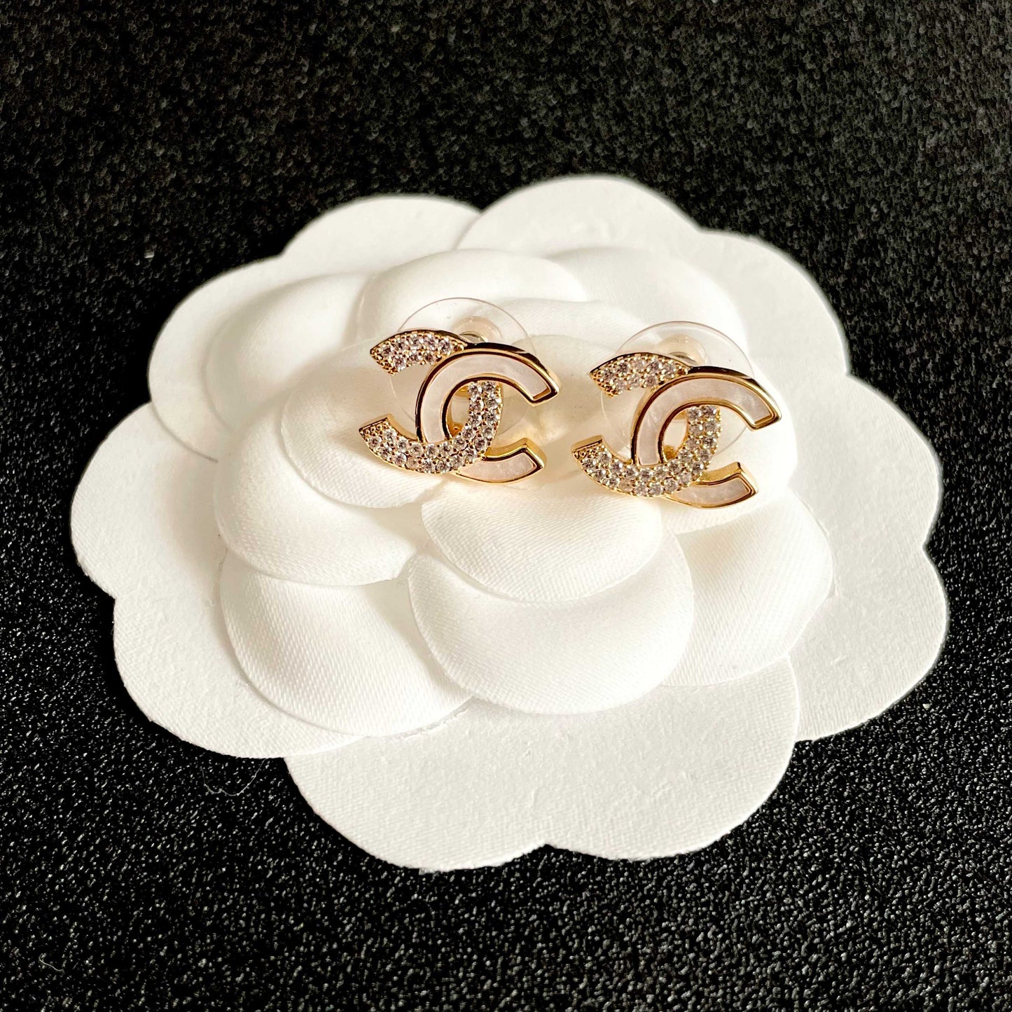 CHANEL 26S DOUBLE C LOGO IVORY ENAMEL & CRYSTAL ROUND STUD EARRINGS IN GOLD METAL 631029
