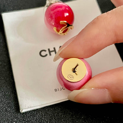 CHANEL 26S DOUBLE C LOGO RED PINK OMBRE ENAMEL ROUND STUD EARRINGS IN GOLD METAL 631036