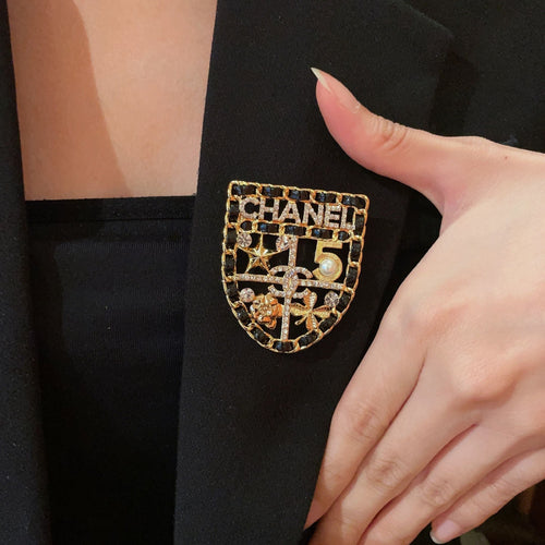 CHANEL 26S NUMBER SHIELD BROOCH WITH MULTI-CRYSTAL DETAIL IN GOLD METAL 631042