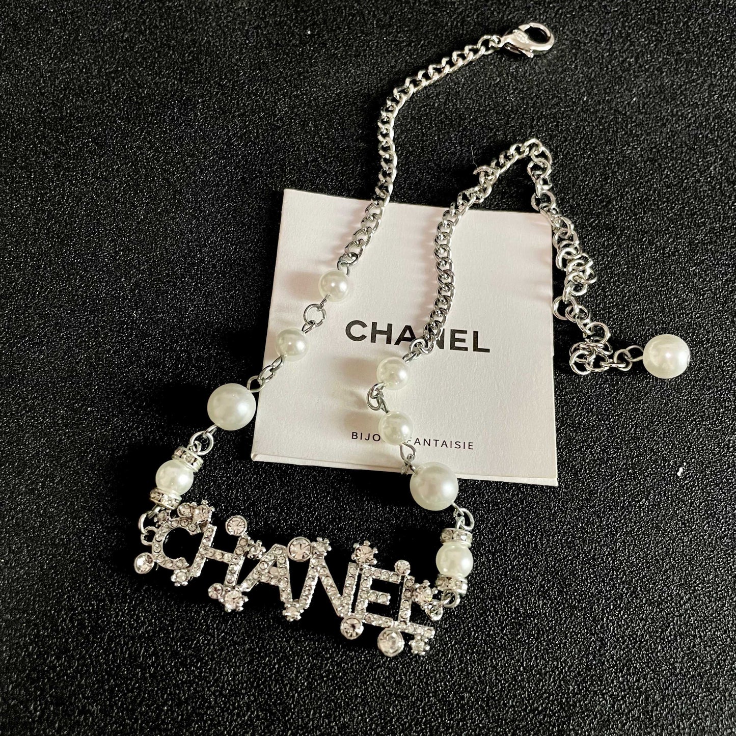 CHANEL 26S CHANEL LETTER CRYSTAL NECKLACE WITH PEARL DETAILS IN SILVER METAL 631901
