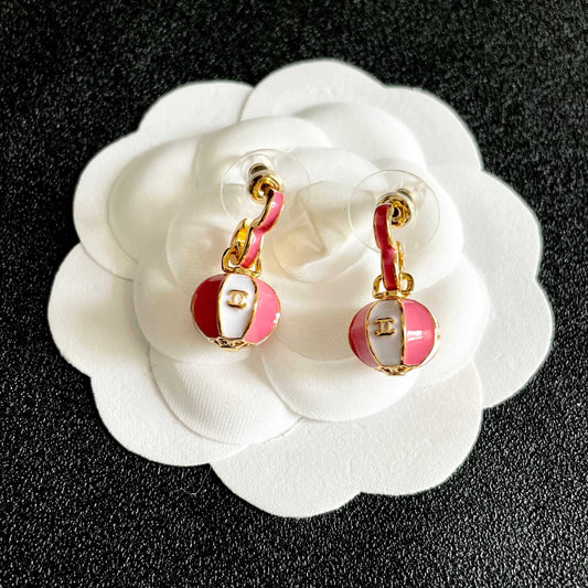 CHANEL 26S DOUBLE C LOGO BALL DROP EARRINGS IN PINK AND WHITE ENAMEL WITH GOLD METAL 631906