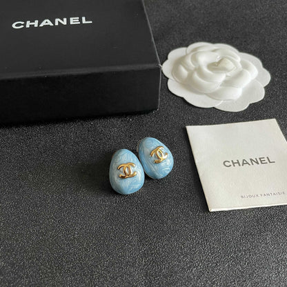 CHANEL 26S DOUBLE C LOGO OVAL STUD EARRINGS IN BLUE MARBLE ENAMEL WITH GOLD METAL 631908