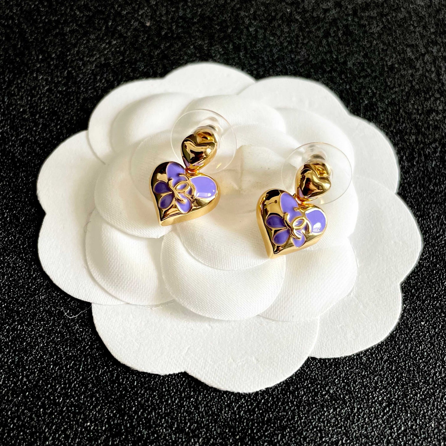 CHANEL 26S DOUBLE C HEART DROP EARRINGS WITH PURPLE ENAMEL FLORAL DETAIL IN GOLD METAL 631911