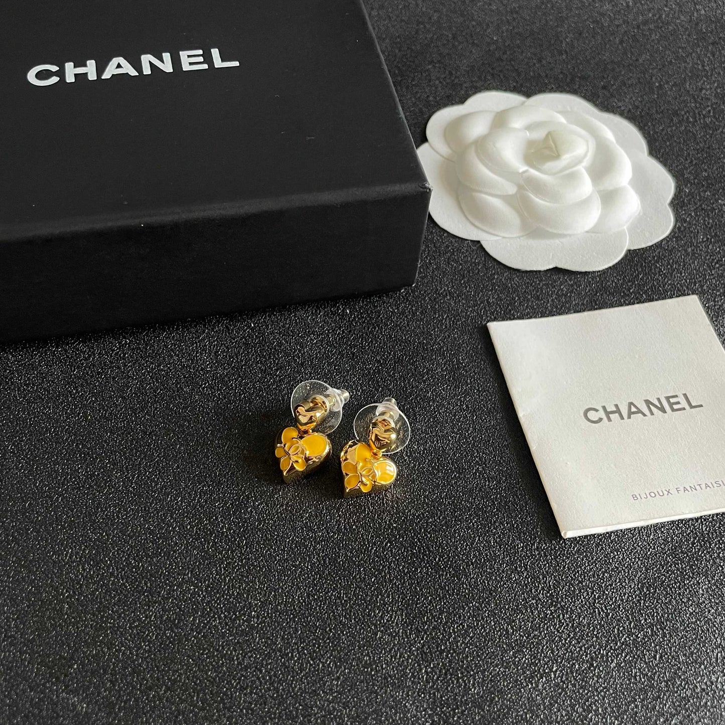 CHANEL 26S DOUBLE C HEART DROP EARRINGS IN GOLD METAL 631912