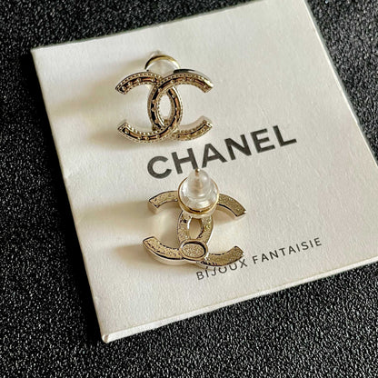 CHANEL 26S DOUBLE C LOGO CRYSTAL STUD EARRINGS IN GOLD METAL 631913