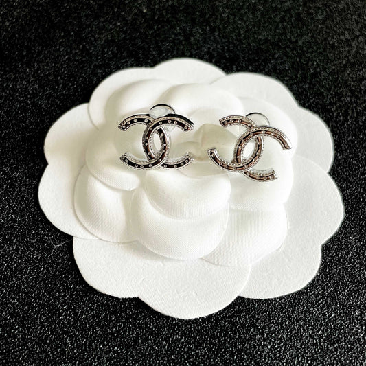 CHANEL 26S DOUBLE C LOGO CRYSTAL STUD EARRINGS IN SILVER METAL 631914