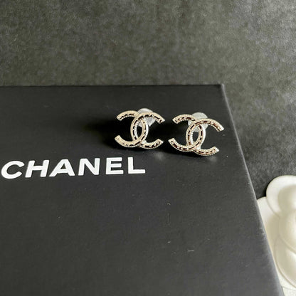 CHANEL 26S DOUBLE C LOGO CRYSTAL STUD EARRINGS IN SILVER METAL 631914