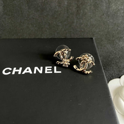 CHANEL 26S DOUBLE C LOGO PEARL STUD EARRINGS WITH FLORAL DETAIL IN GOLD METAL 631917