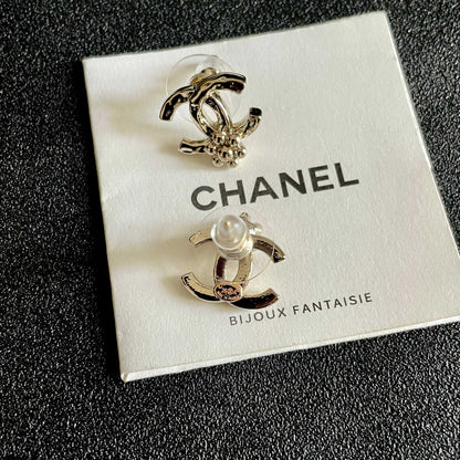 CHANEL 26S DOUBLE C LOGO PEARL STUD EARRINGS WITH FLORAL DETAIL IN GOLD METAL 631917