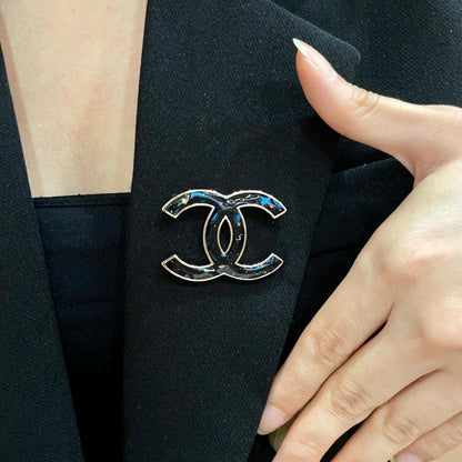 CHANEL 26S DOUBLE C LOGO BROOCH IN BLACK ENAMEL 631919