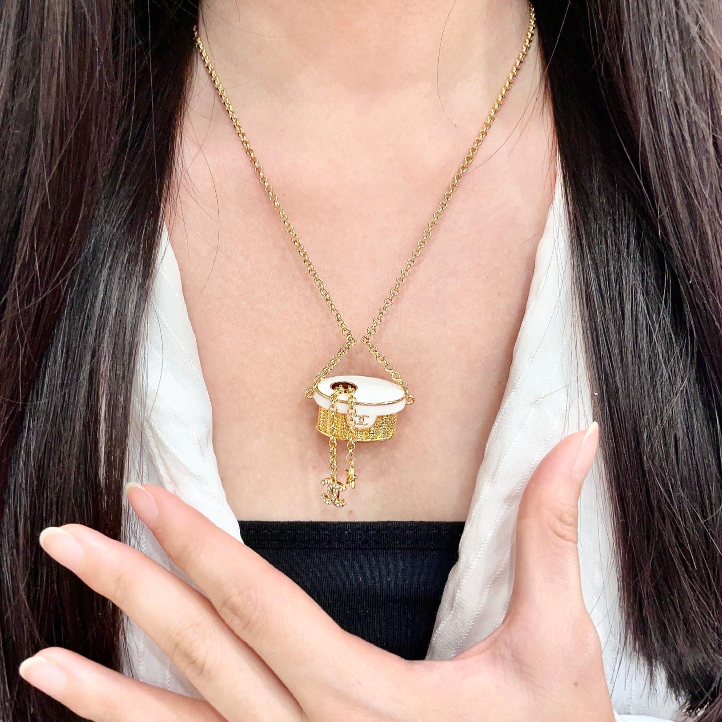 CHANEL 26S DOUBLE C LOGO MINI VANITY BAG PENDANT NECKLACE WITH STAR CHARM IN GOLD METAL 633291