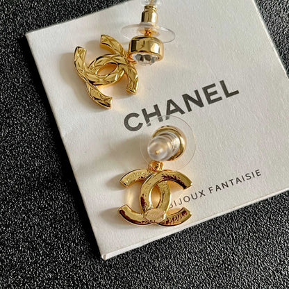 CHANEL 26S CHANEL CC LOGO WOVEN METAL DROP EARRINGS WITH CRYSTAL STUD IN GOLD METAL 633304
