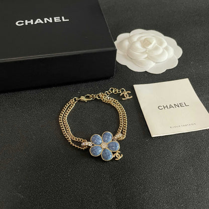 CHANEL 26S DOUBLE C LOGO BLUE ENAMEL FLOWER CHAIN BRACELET WITH CRYSTAL DETAIL IN GOLD METAL 633154