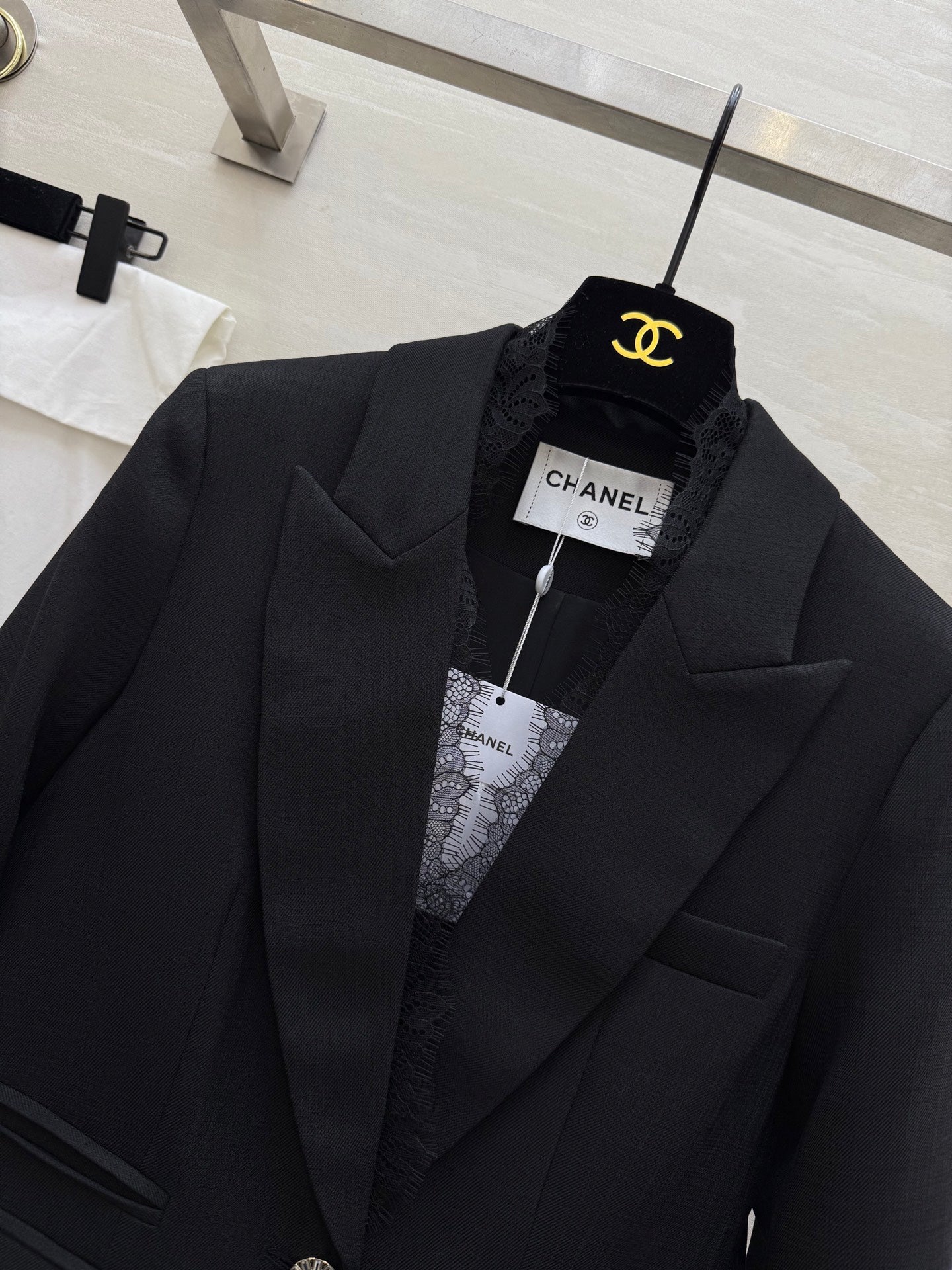CHANEL 26S LACE-TRIMMED BLAZER 809