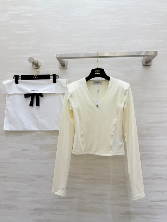 CHANEL 26S V-NECK SWEATSHIRT 974