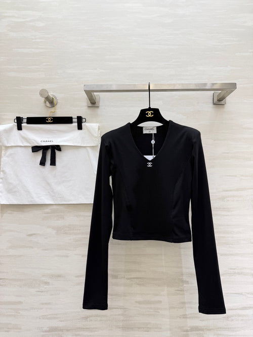 CHANEL 26S V-NECK SWEATSHIRT 973