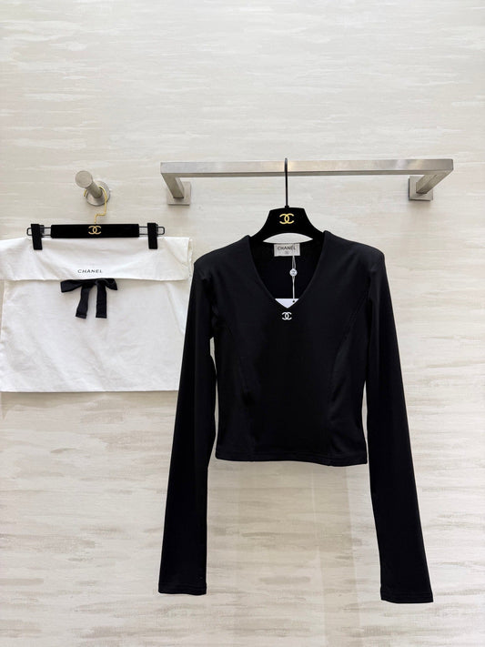 CHANEL 26S V-NECK SWEATSHIRT 973