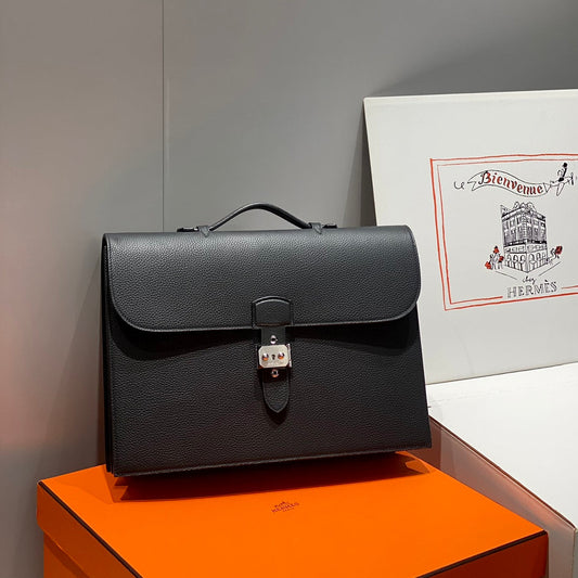 SAC A DEPECHES LIGHT 38 IN BLACK TOGO CALFSKIN