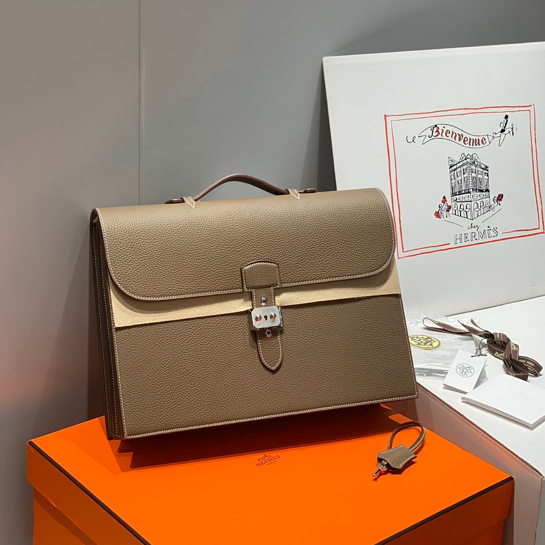 SAC A DEPECHES LIGHT 38 IN ELEZAN TOGO CALFSKIN