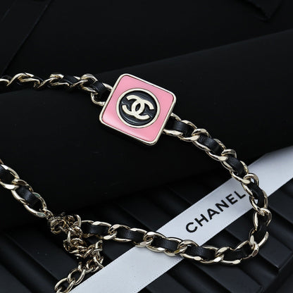 CHAIN CHOKER IN GOLD-PLATED METAL WITH  LEATHER THROUGH LINKS