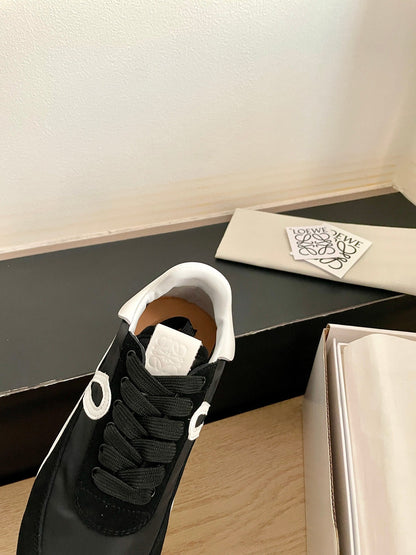 LOEWE 26S FLOW RUNNER SNEAKER IN BLACK SUEDE AND WHITE SHEEPSKIN