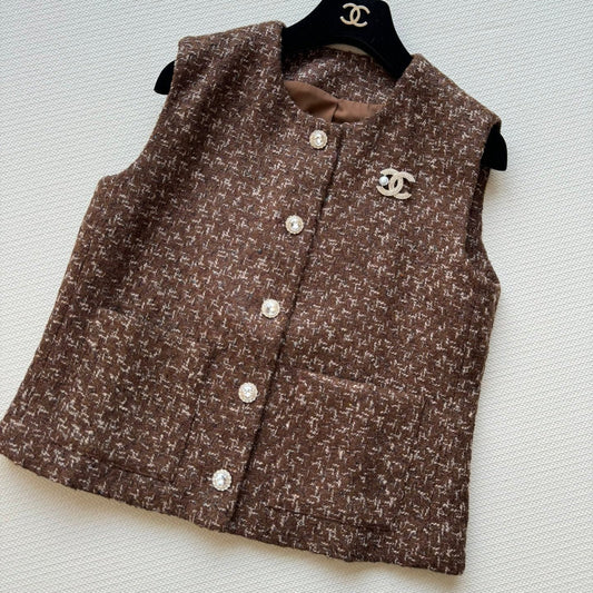 CHANEL 26S SLEEVELESS BLAZER 712