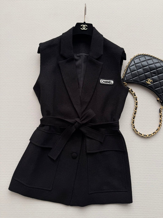 CHANEL 26S SLEEVELESS BLAZER 708