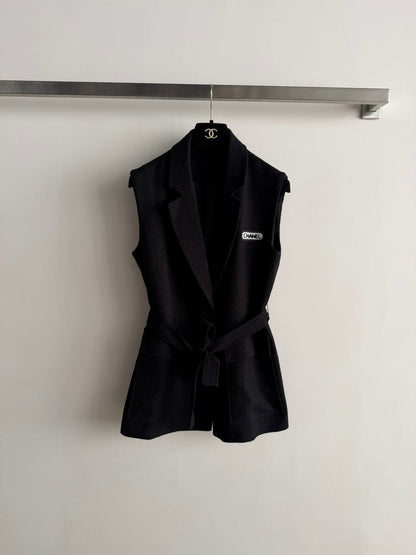 CHANEL 26S SLEEVELESS BLAZER 708