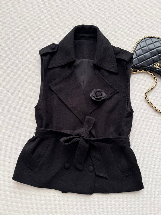 CHANEL 26S SLEEVELESS BLAZER 706