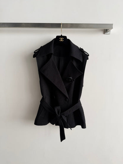 CHANEL 26S SLEEVELESS BLAZER 706