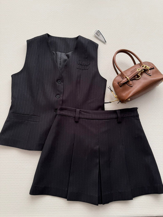 MIUMIU 26S SET VEST AND PLEATED SKIRT 867