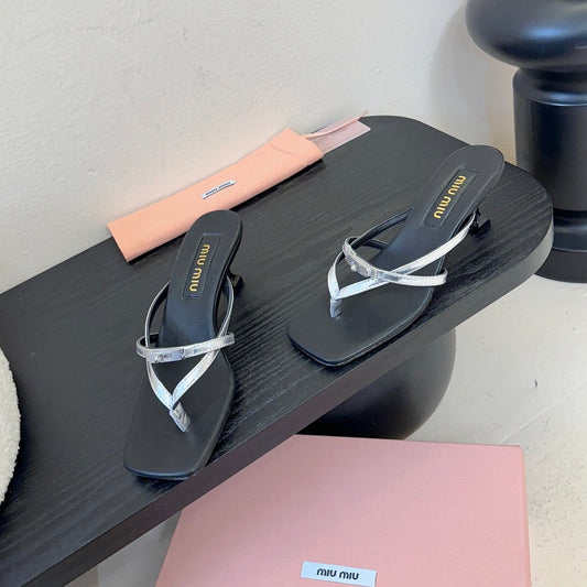 MIUMIU 26S LOW-HEEL THONG SANDALS IN BLACK AND SILVER CALFSKIN