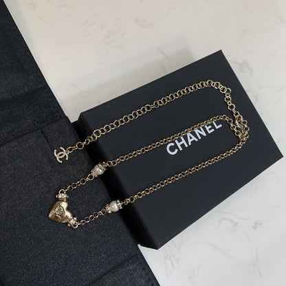 CHANEL 26S DOUBLE C LOGO PEARL & HEART CHARM NECKLACE IN GOLD METAL 631004