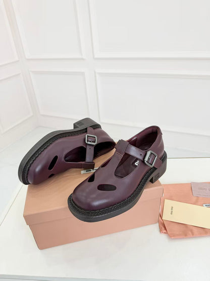 MIUMIU 26S SANDAL 35MM IN DARK RED BROWN CALFSKIN WITH STYLIZED T-STRING