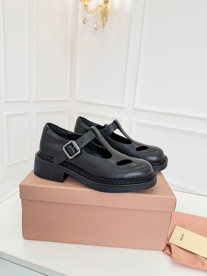 MIUMIU 26S SANDAL 35MM IN BLACK CALFSKIN WITH STYLIZED T-STRING