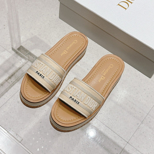 DWAY WEDGE SLIDES 45MM IN BEIGE FABRIC RAFFIA SOLE