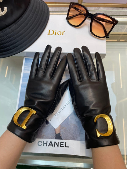 GLOVES WITH METAL HARDWARE IN BLACK LAMBSKIN 218820