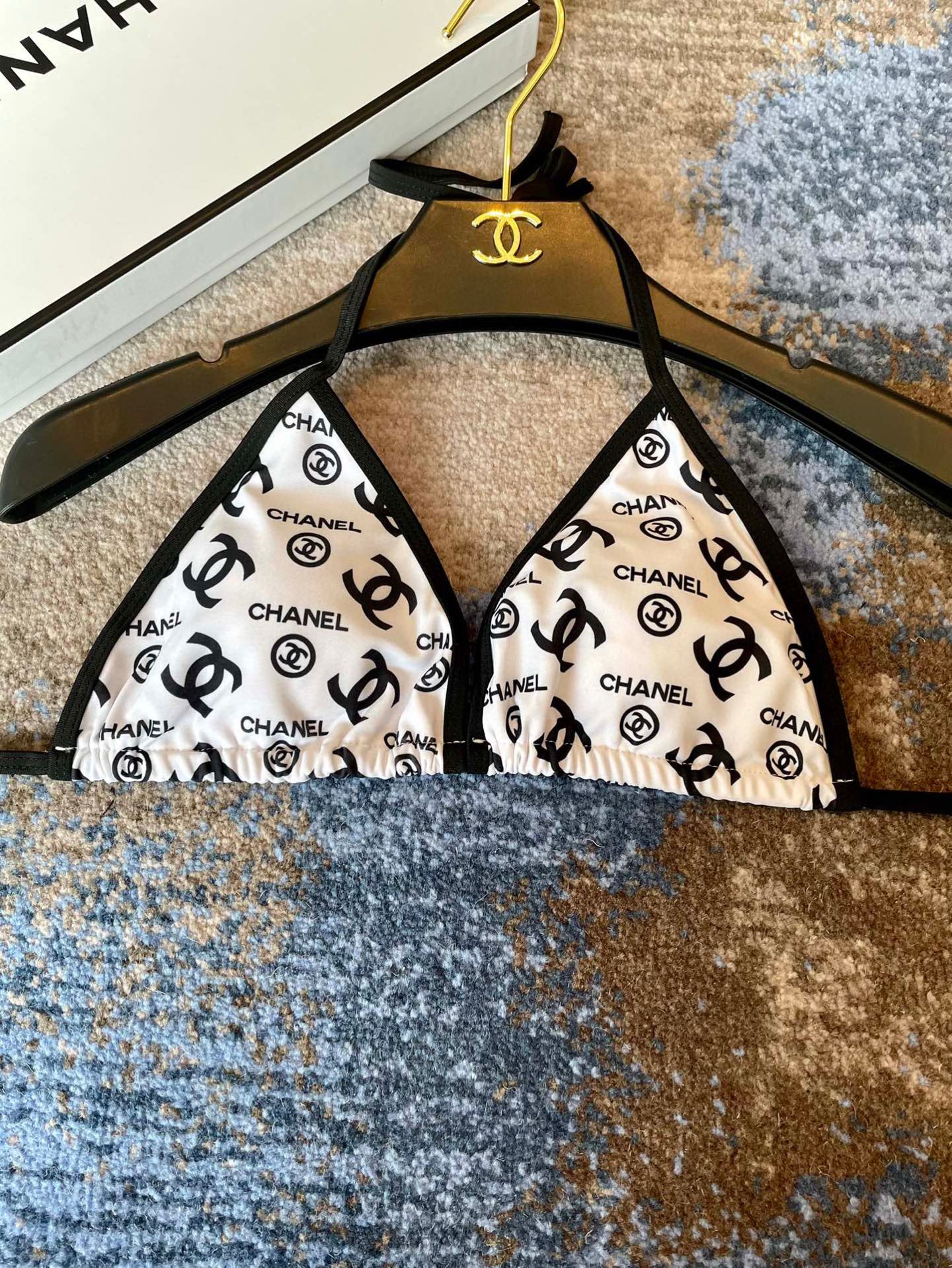 BIKINI SWIMSUIT IN WHITE AND BLACK LOGO PRINTED 627826
