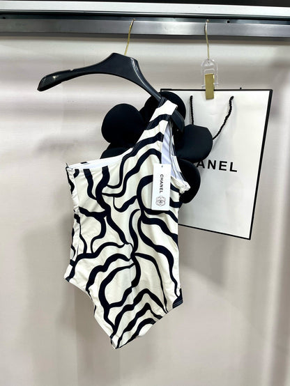 ONE-PIECE SWIMSUIT WITH FLORAL PATTERN IN BLACK AND WHITE 627827