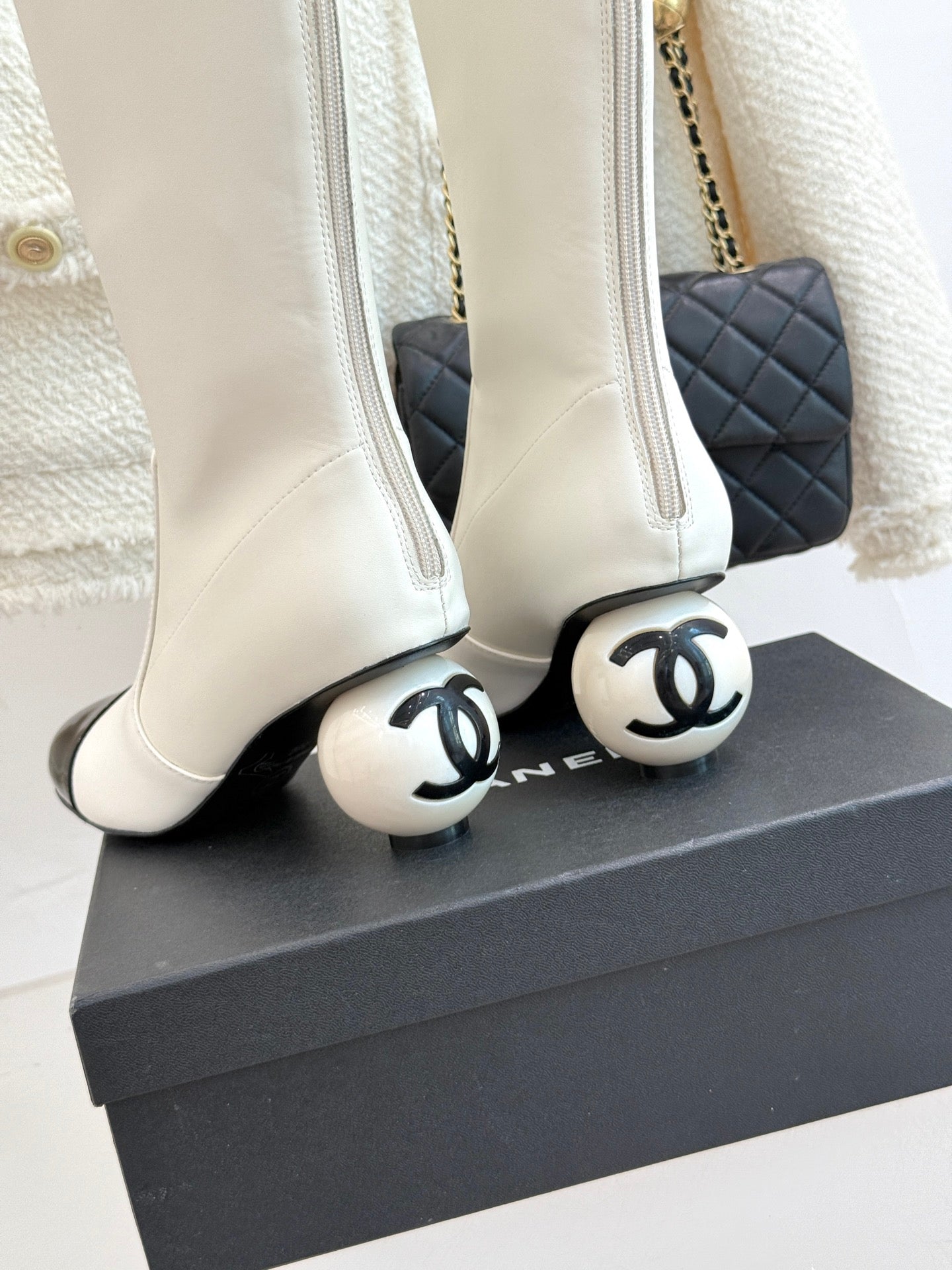 CC PEARL BOOTS IN WHITE CALFSKIN