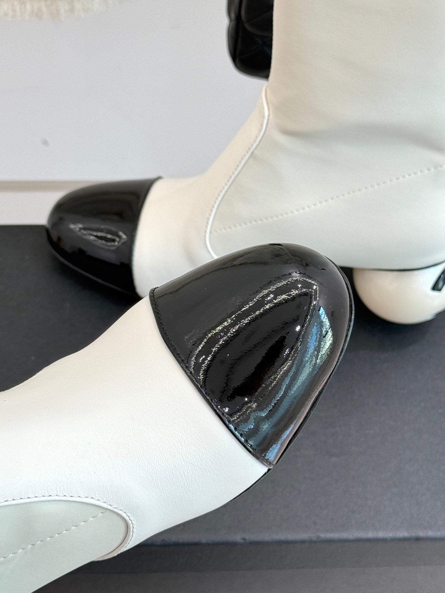 CC PEARL BOOTS IN WHITE CALFSKIN