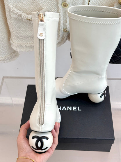 CC PEARL BOOTS IN WHITE CALFSKIN